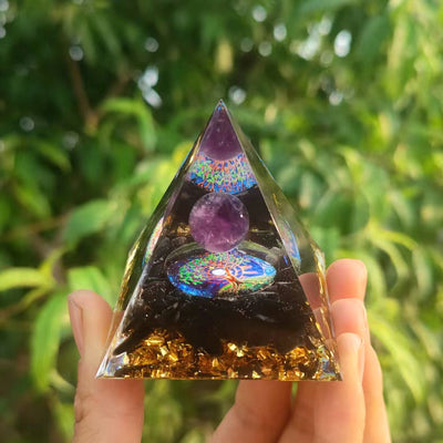 Eastern Mystiques Crystal Ball Pyramid5.6Centimeter Crystal Crushed Stone Epoxy Resin Home Handmade Ornament1