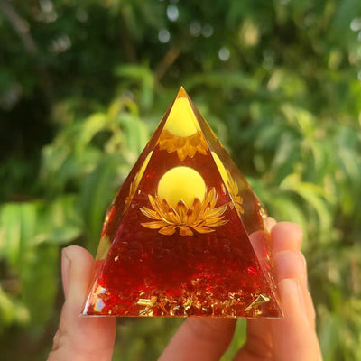 Eastern Mystiques Crystal Ball Pyramid5.6Centimeter Crystal Crushed Stone Epoxy Resin Home Handmade Ornament1