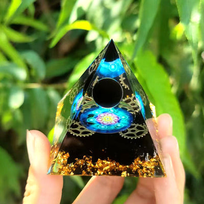Eastern Mystiques Crystal Ball Pyramid5.6Centimeter Crystal Crushed Stone Epoxy Resin Home Handmade Ornament1