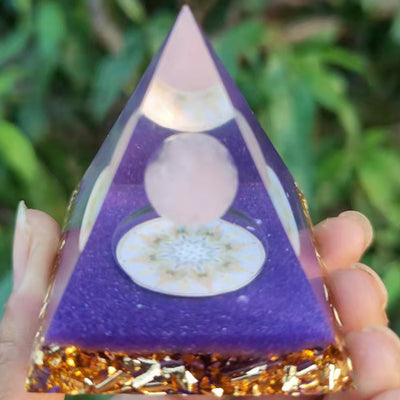Eastern Mystiques Crystal Ball Pyramid5.6Centimeter Crystal Crushed Stone Epoxy Resin Home Handmade Ornament1