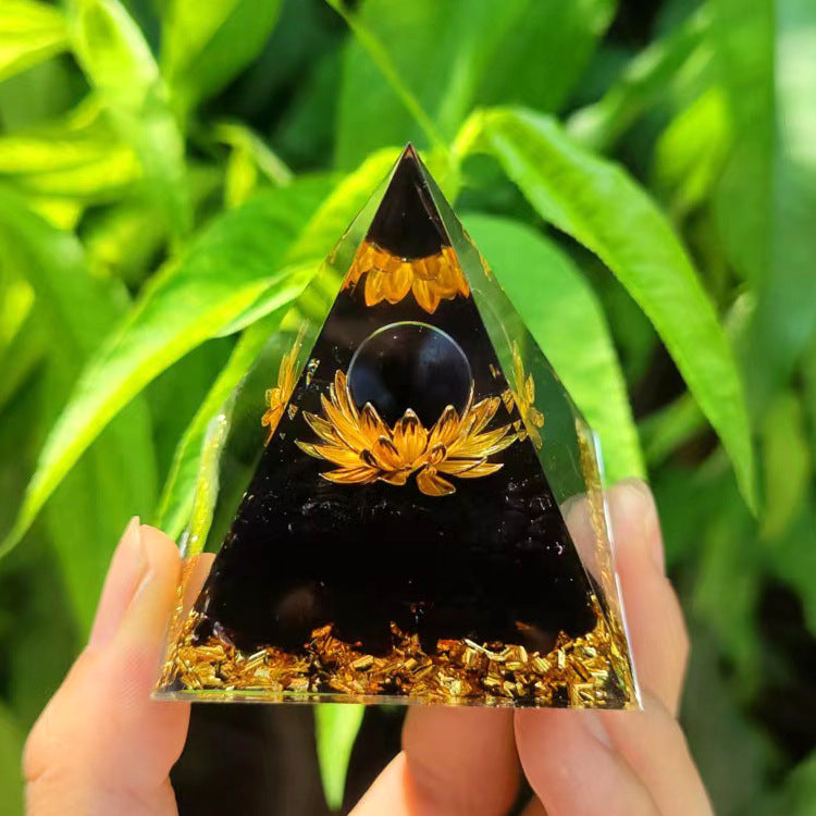Eastern Mystiques Crystal Ball Pyramid5.6Centimeter Crystal Crushed Stone Epoxy Resin Home Handmade Ornament1