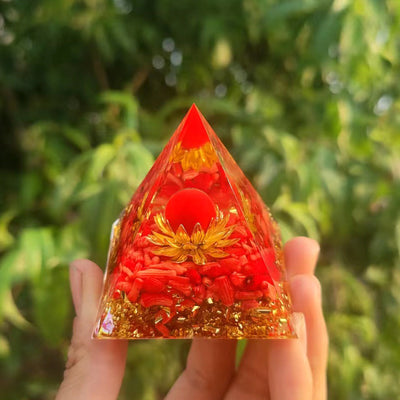 Eastern Mystiques Crystal Ball Pyramid5.6Centimeter Crystal Crushed Stone Epoxy Resin Home Handmade Ornament1
