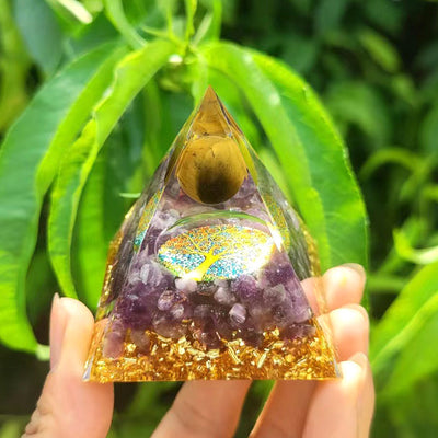 Eastern Mystiques Crystal Ball Pyramid5.6Centimeter Crystal Crushed Stone Epoxy Resin Home Handmade Ornament1