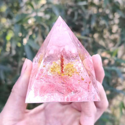 Eastern Mystiques Crystal Ball Pyramid5.6Centimeter Crystal Crushed Stone Epoxy Resin Home Handmade Ornament1