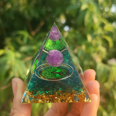 Eastern Mystiques Crystal Ball Pyramid5.6Centimeter Crystal Crushed Stone Epoxy Resin Home Handmade Ornament1