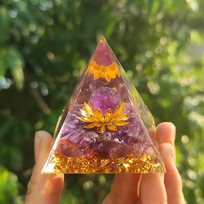 Eastern Mystiques Crystal Ball Pyramid5.6Centimeter Crystal Crushed Stone Epoxy Resin Home Handmade Ornament1