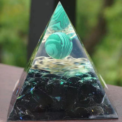 Eastern Mystiques Crystal Ball Pyramid5.6Centimeter Crystal Crushed Stone Epoxy Resin Home Handmade Ornament1