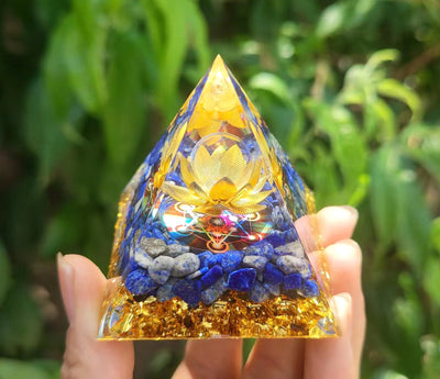 Eastern Mystiques Crystal Ball Pyramid5.6Centimeter Crystal Crushed Stone Epoxy Resin Home Handmade Ornament1