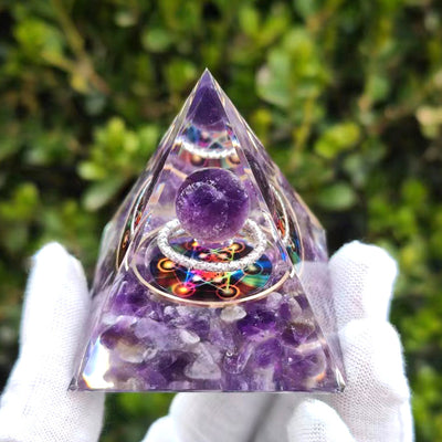 Eastern Mystiques Crystal Ball Pyramid5.6Centimeter Crystal Crushed Stone Epoxy Resin Home Handmade Ornament1