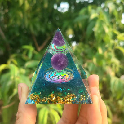 Eastern Mystiques Crystal Ball Pyramid5.6Centimeter Crystal Crushed Stone Epoxy Resin Home Handmade Ornament1