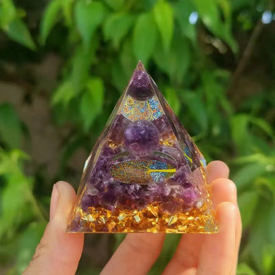 Eastern Mystiques Crystal Ball Pyramid5.6Centimeter Crystal Crushed Stone Epoxy Resin Home Handmade Ornament1