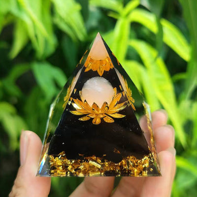 Eastern Mystiques Crystal Ball Pyramid5.6Centimeter Crystal Crushed Stone Epoxy Resin Home Handmade Ornament1